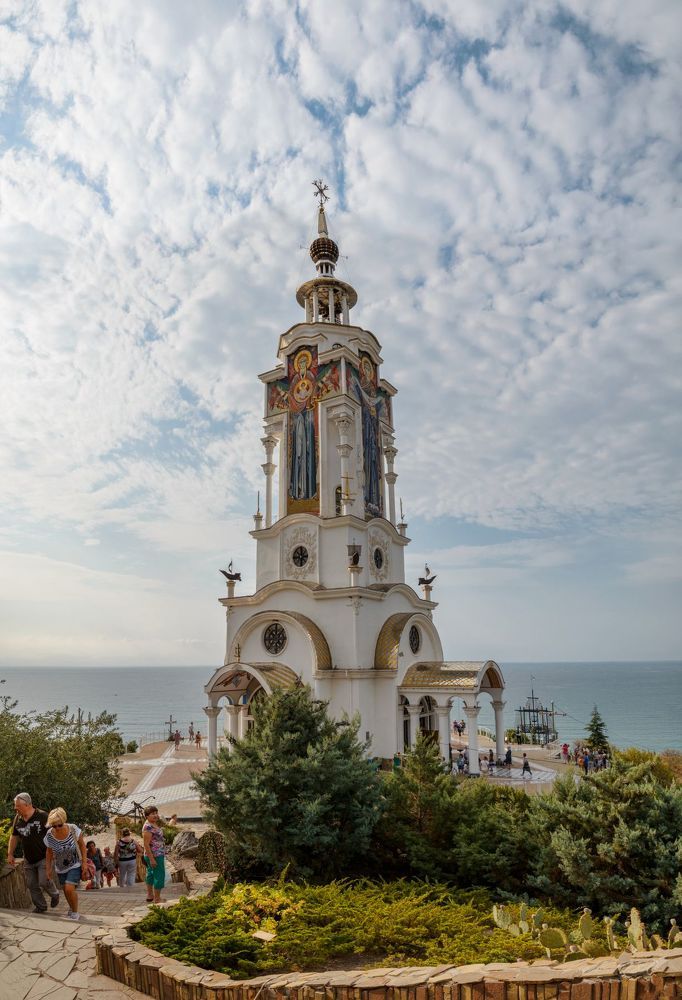 Храм-маяк святого Николая Чудотворца.