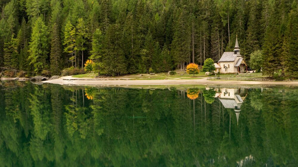 Reflections of The Braise lake
