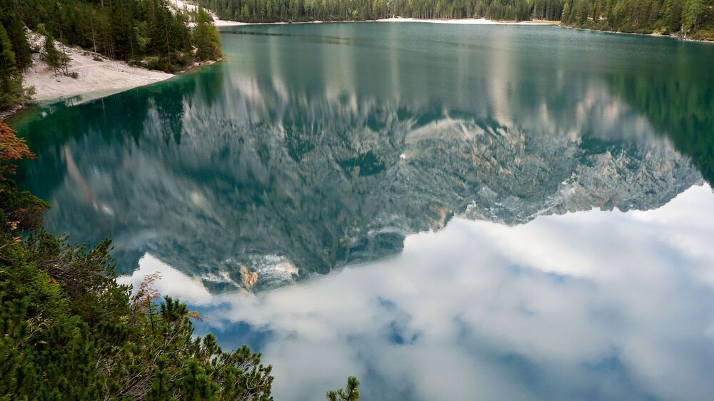 Reflections of The Braise lake