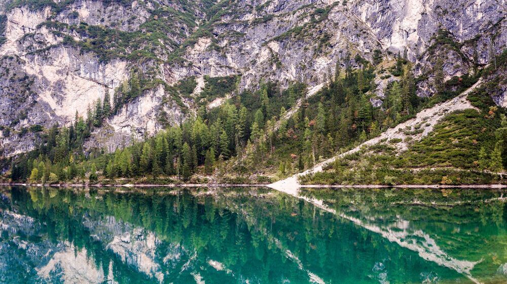 Reflections of The Braise lake