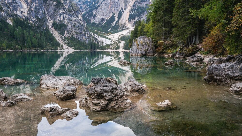 Reflections of The Braise lake