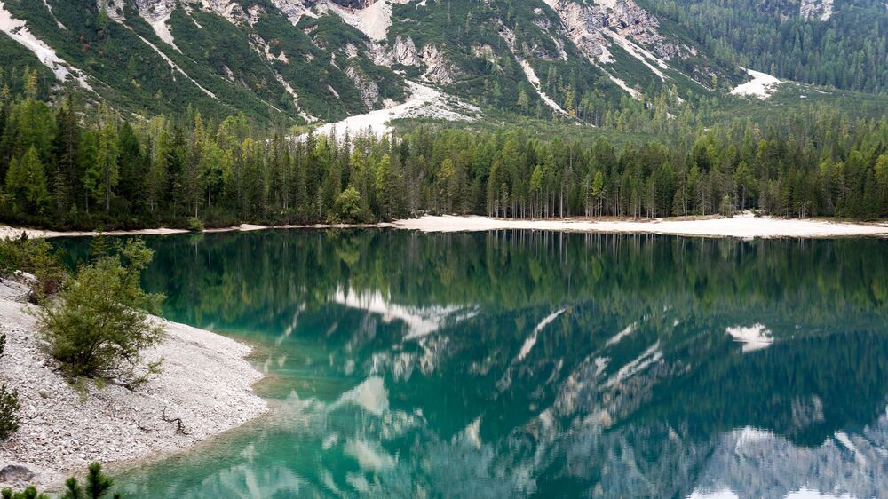 Reflections of The Braise lake
