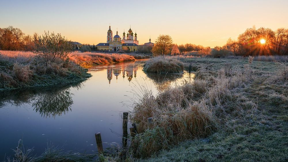 Морозное утро октября...