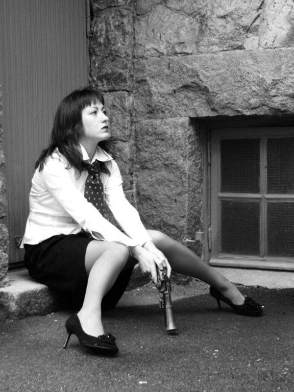 пистолет, девушка Без сил фото превью