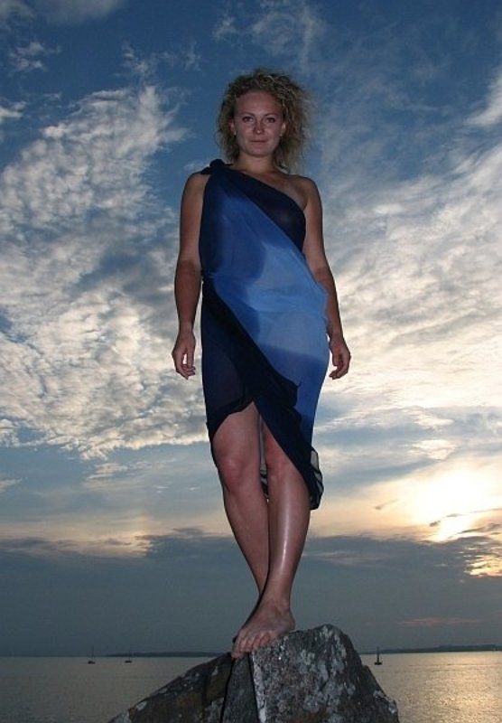 море, небо, девушка власть фото превью