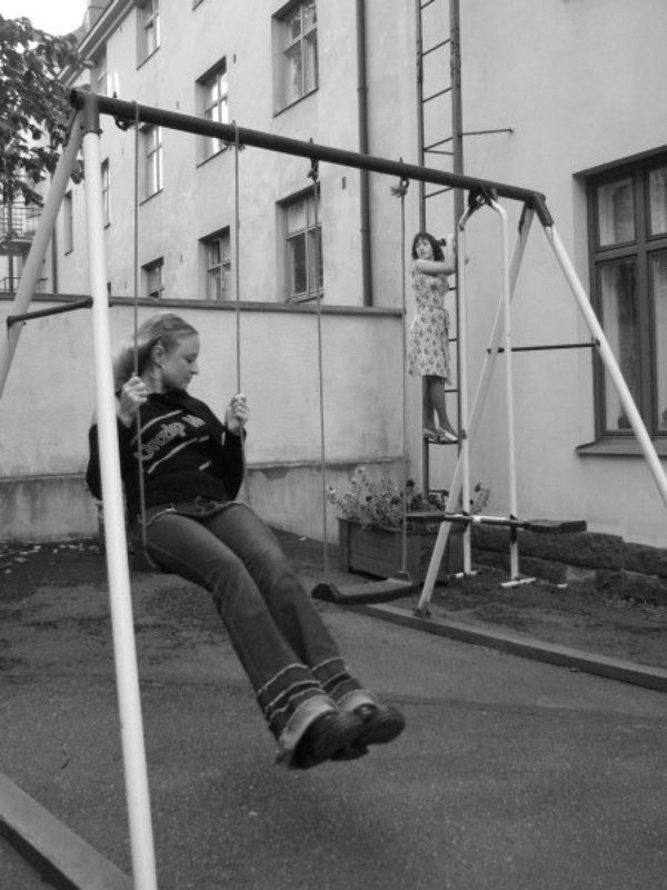 девушка, качели, лестница дело было вечером... фото превью