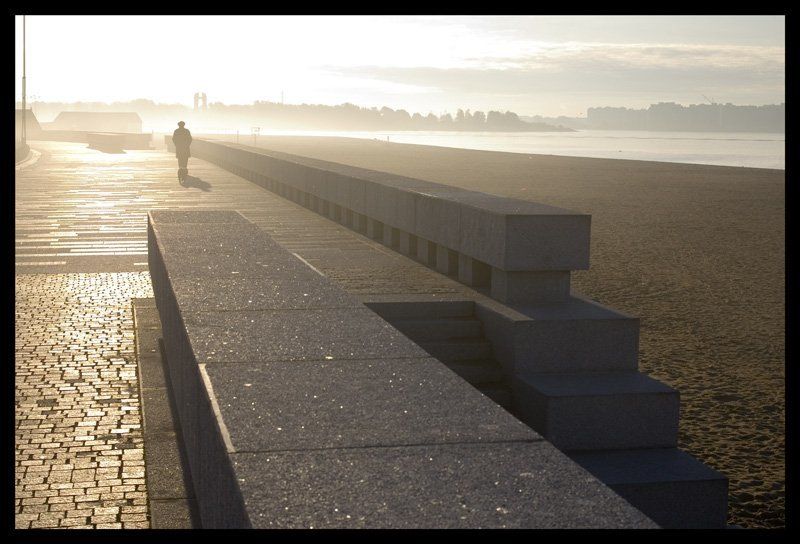 туман, море, свет, город туман и солнце фото превью