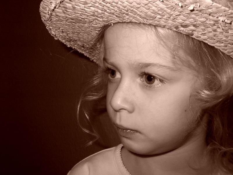 дети,портрет задумчивость фото превью