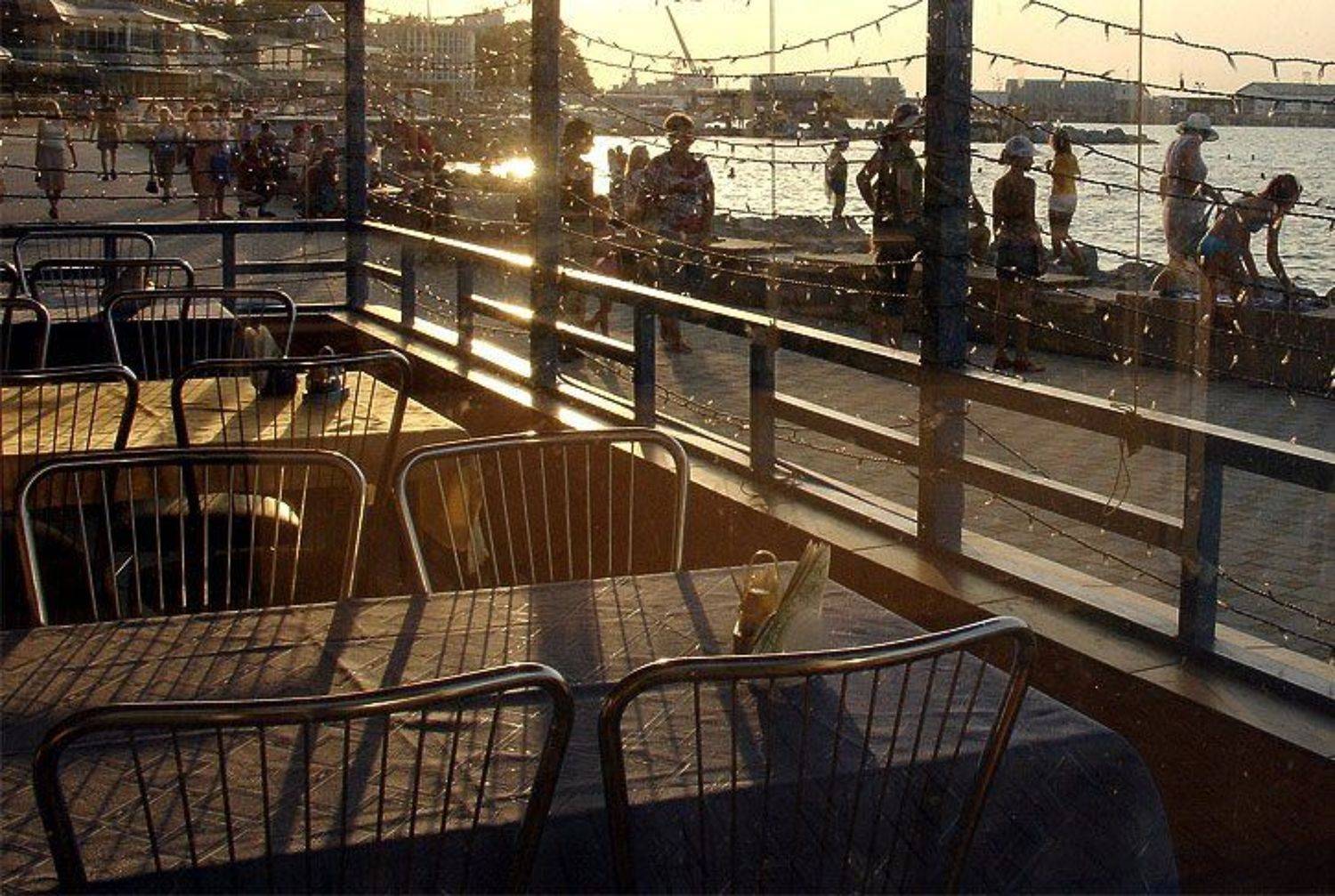2006, анапа, вечер, город, закат, кафе, люди, набережная, свет, цвет, цифра, cafe, evening, sun, light, shadows, color, Todublin