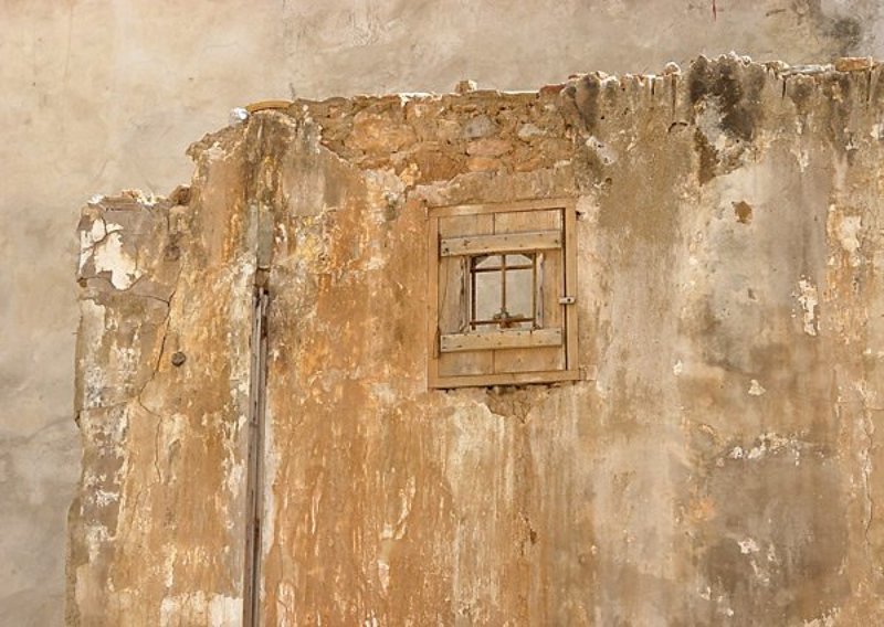 окно, стена. дом, разрушение окно в... фото превью