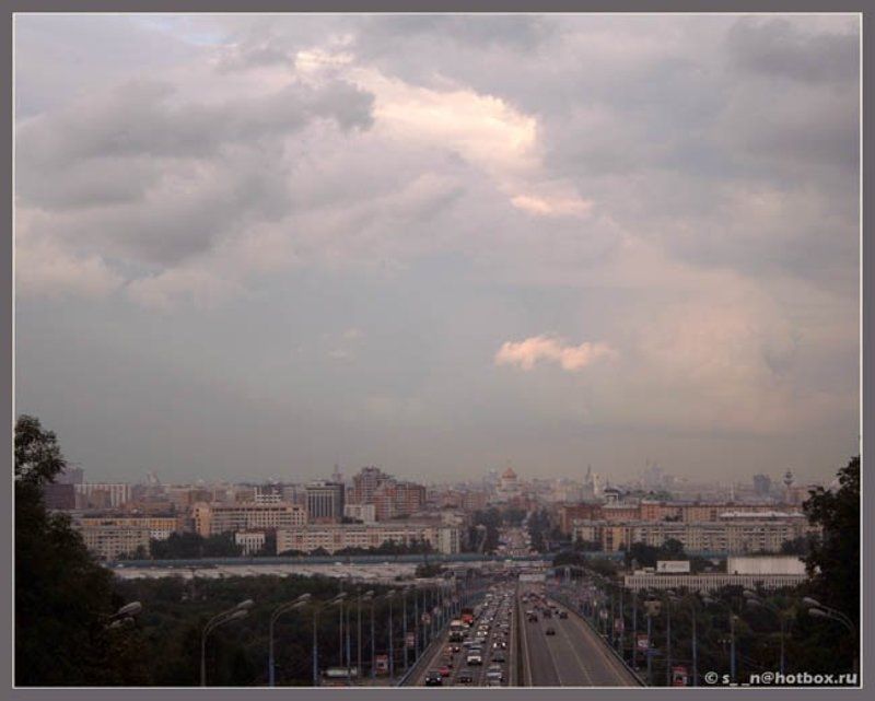 Москва Про маленького дракона, парящего над городом. фото превью