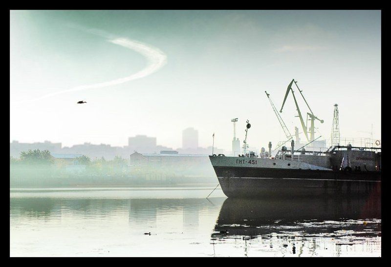 москва, река, корабль Зернистый корабль фото превью