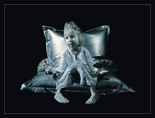 на горошине, Надежда Романова