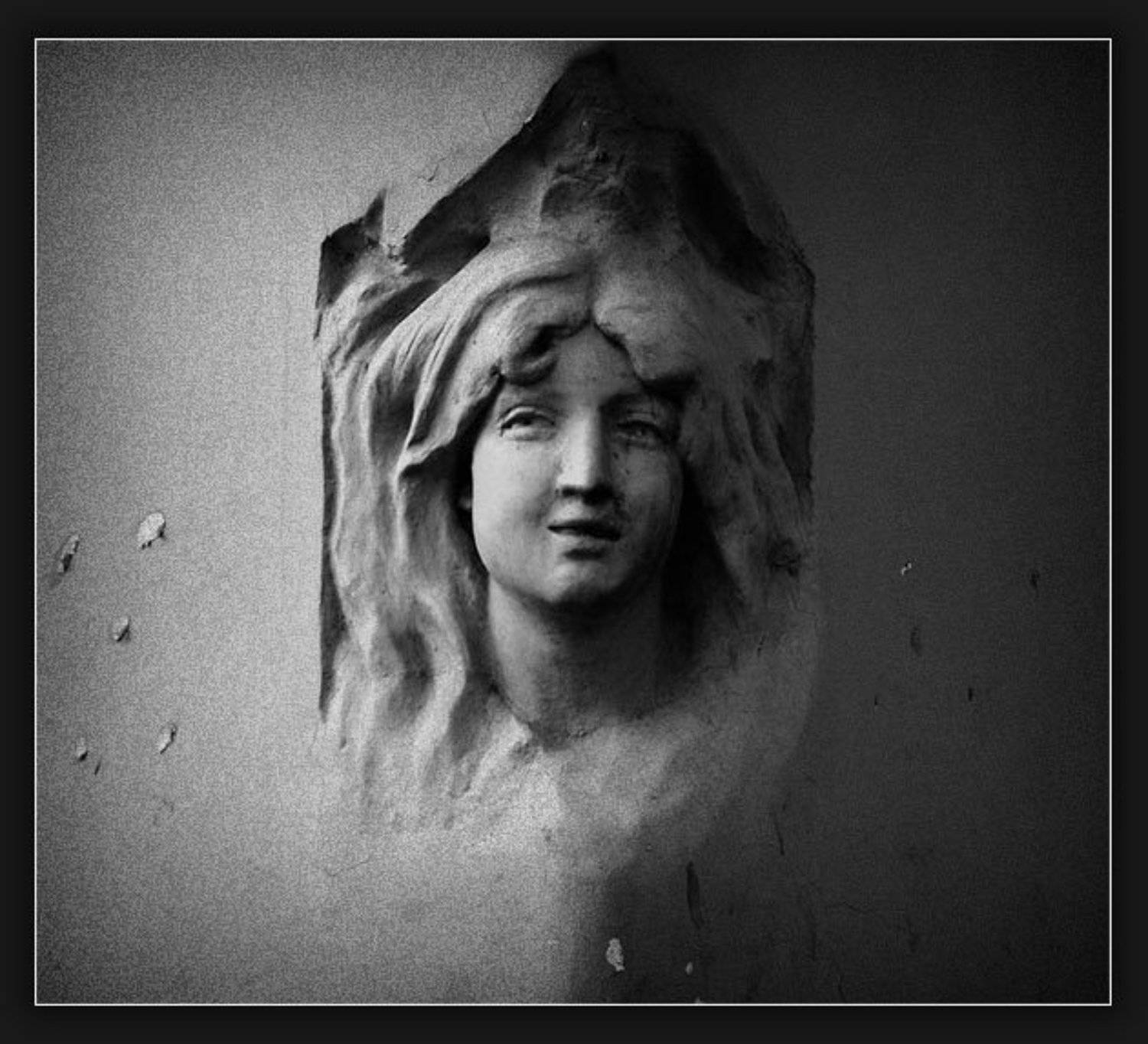 город, барельеф, стена, она, Алексей