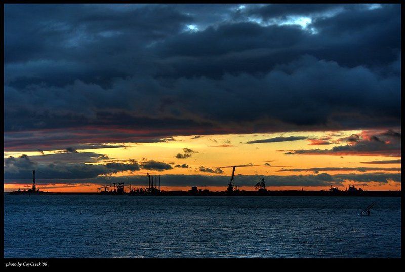 Питер, тучи, закат непогода на Финском фото превью