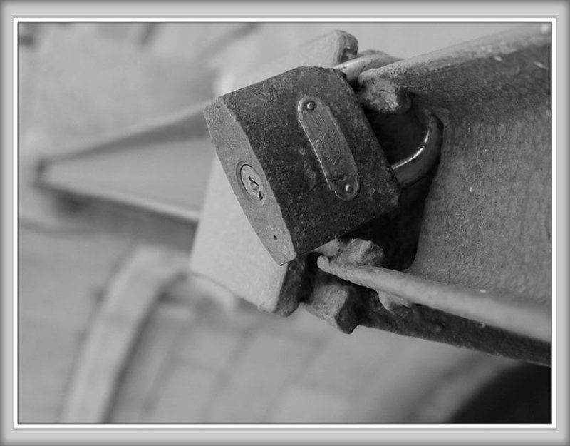 Питер. Поцелуев мост. На замке. фото превью