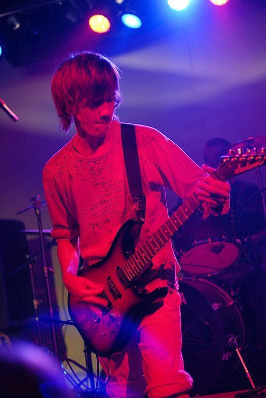 фото, портрет, репортаж, жанр, ПЛАН-Б, Денис Клюев Красный гитарист фото превью