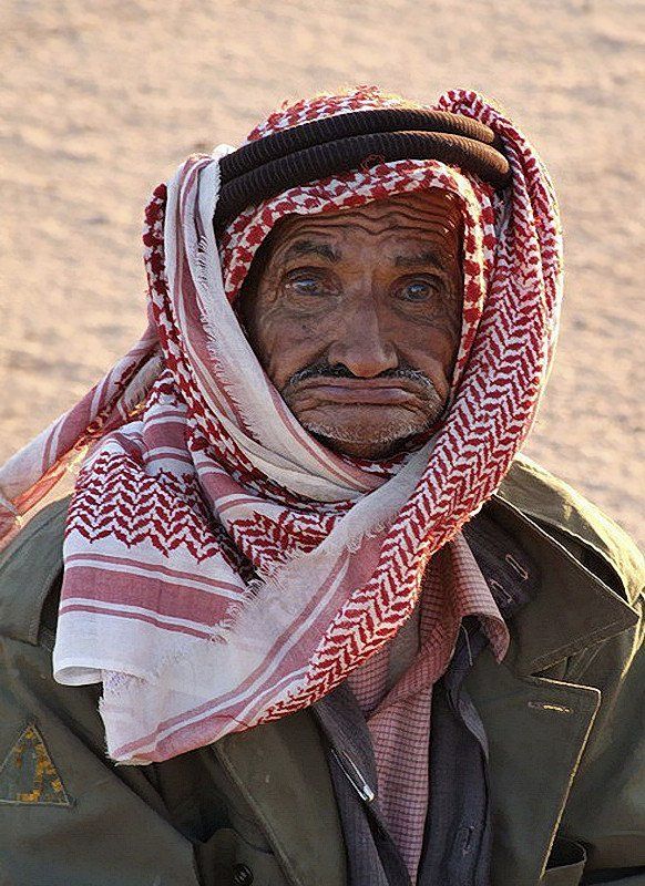 Иордания, бедуин Глаза бедуина фото превью