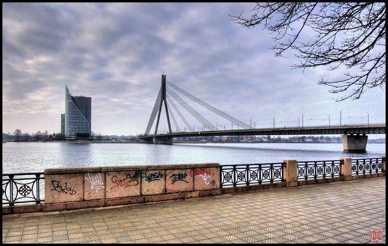 Рига, HDRi, Даугава, вантовый мост, Hansabanka, graffiti, Cairns