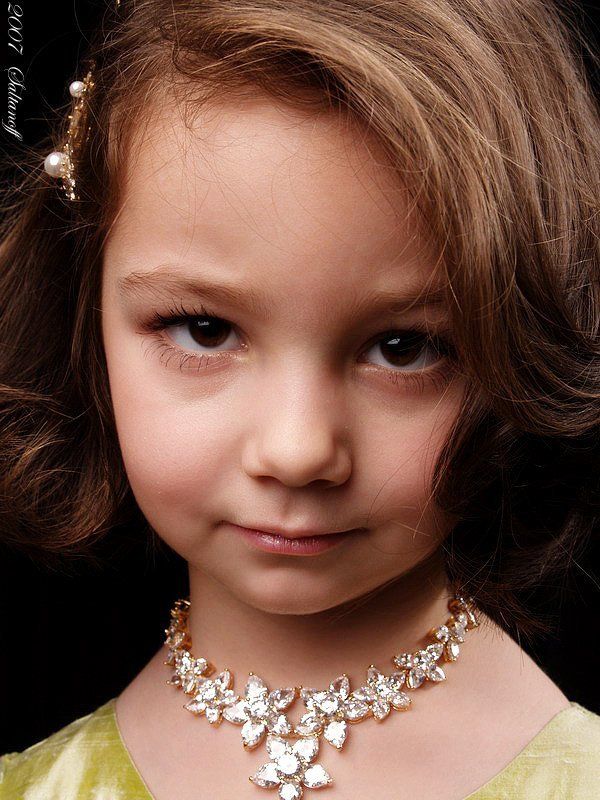 девочка, взгляд, Портрет о девочке с серьезным взглядом на жизнь. фото превью