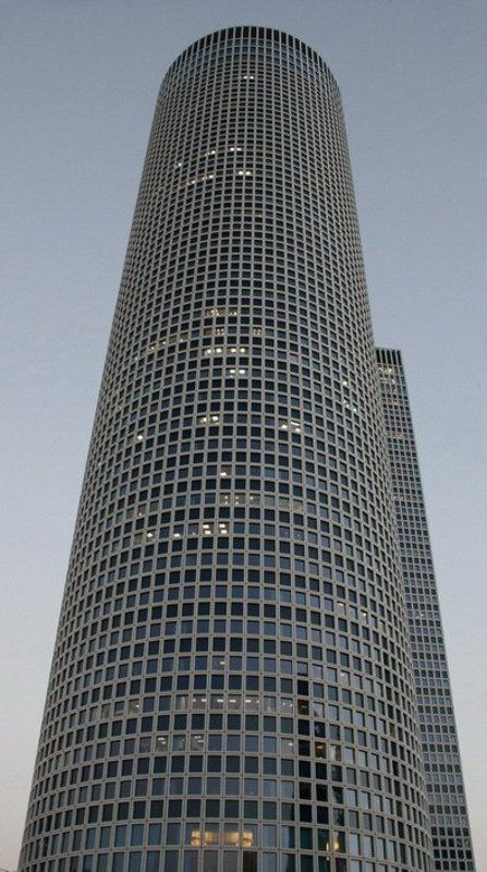 Азриэли фото превью