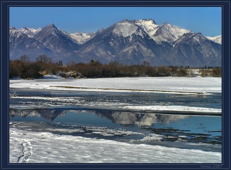Глядя на гор отраженье... фото превью