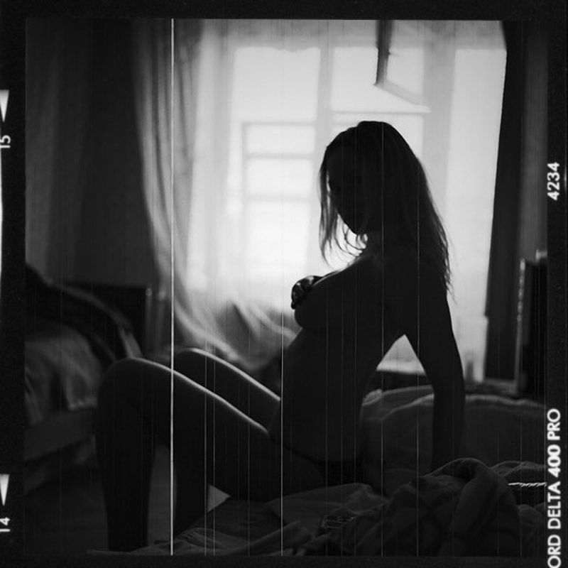 девушка, у, окна Яна фото превью