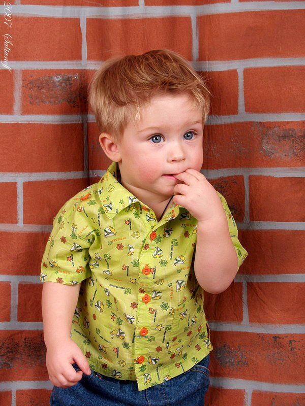 малыш, ребенок, мальчик, смущение. ...А как это у папы получается свистеть?.... фото превью