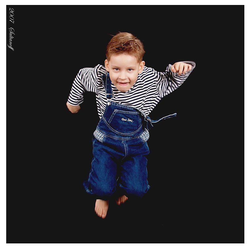 мальчик, малыш, ребенок, прыгать, прыжок. Прыжок. фото превью