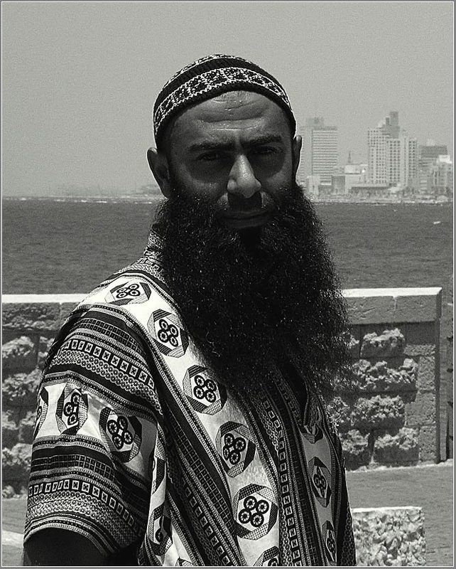 IgalSc, Old Jaffo, чб, genre Смотритель мечети фото превью