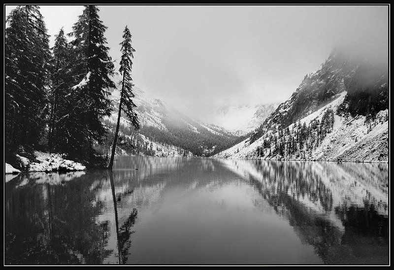 горы , снег, туман Хмурое июльское утро фото превью