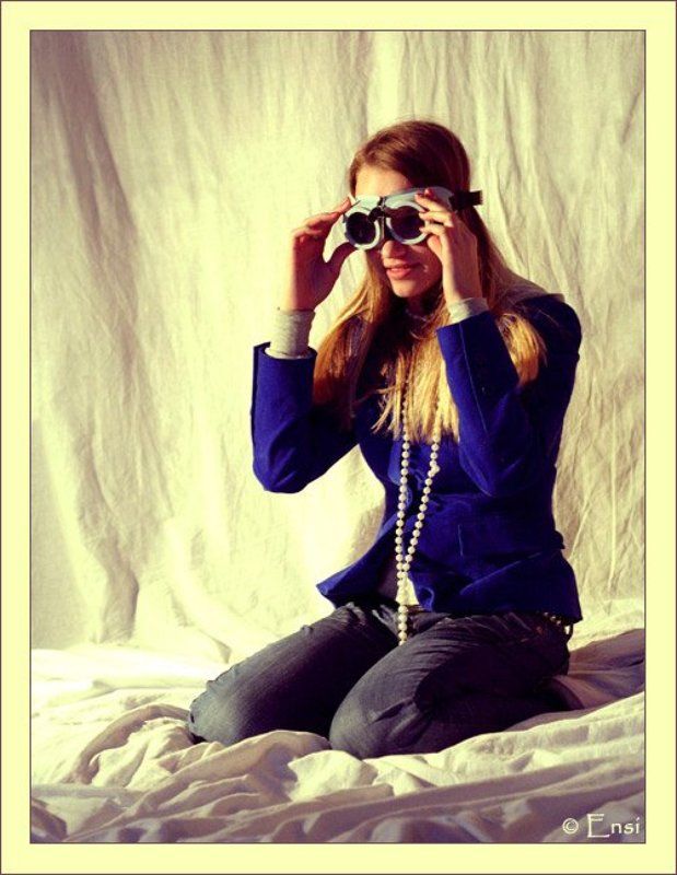 девушка Готовимся к полету фото превью