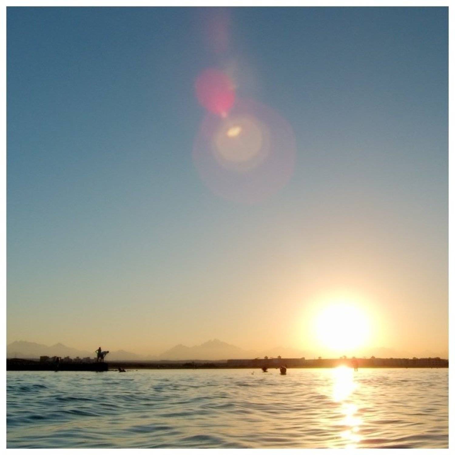 море, горы, человечки, tynez