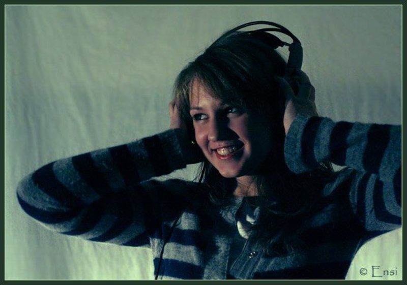 девушка, музыка, слушать Слушать фото превью