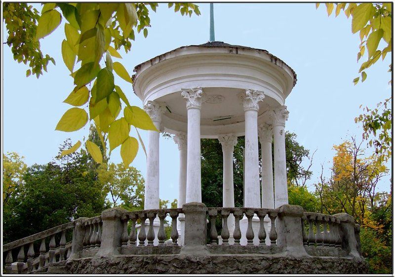 Парк, отдых, город, осень Беседка влюбленных фото превью