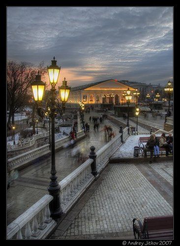 Вечером на Манежке