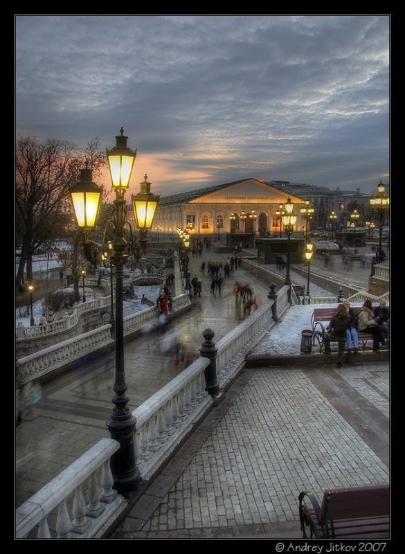 москва, весна, март, манежная, фонари, город, люди, вечер, закат, photohunter Вечером на Манежке фото превью