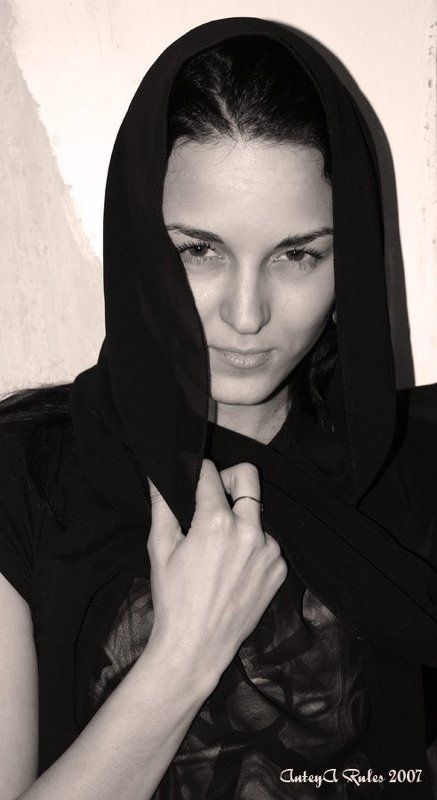 девушка, платок, ч/б Anna фото превью