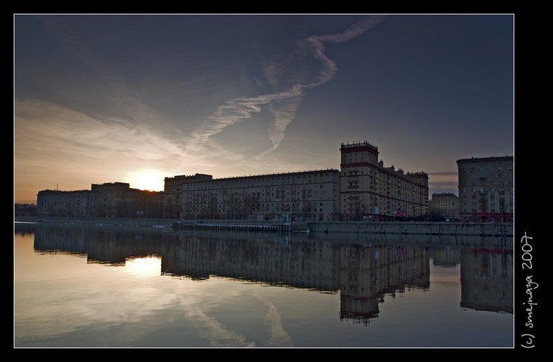 Москва, город, набережная, закат  фото превью
