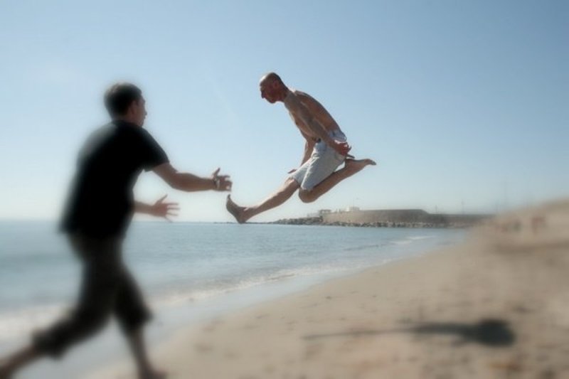 море, люди, прыг, viuga ..люди не летают фото превью