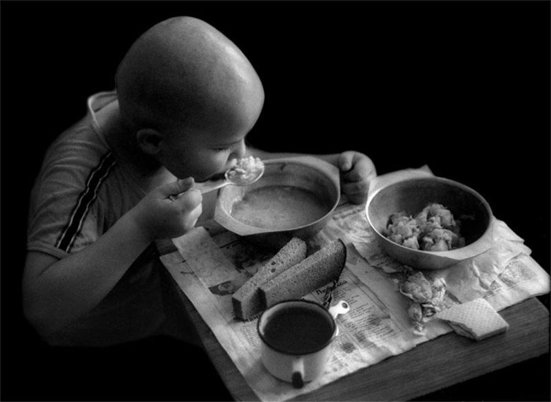 Мальчик, еда, больница ОБЕД фото превью