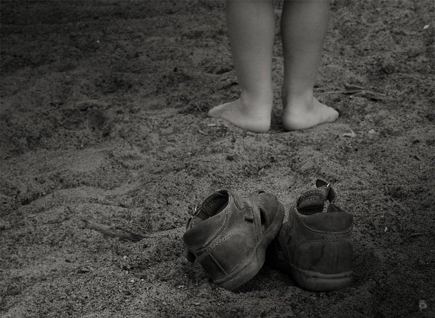 маленький, ангел, ребенок, не носят обувь, сандали, уходить, шаги, тихо, Darn Cat