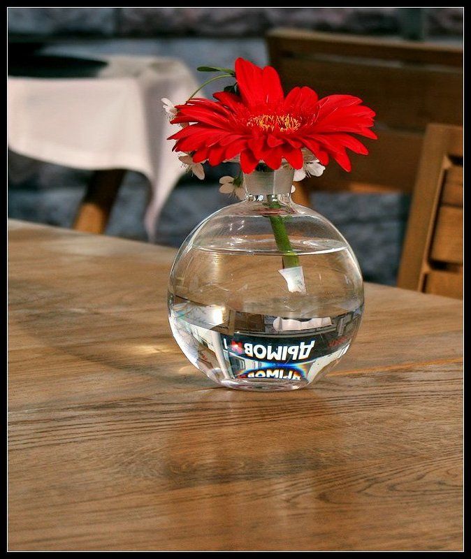 проходя мимо уличного кафе Дымов фото превью