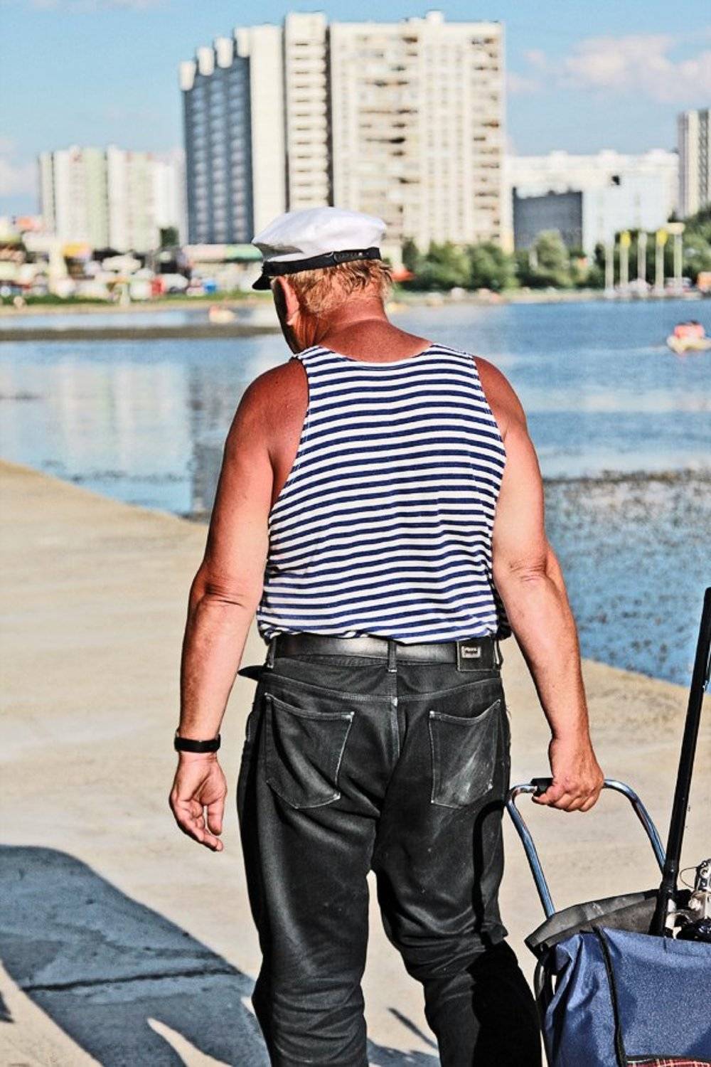 вдв, Антон Абрамов