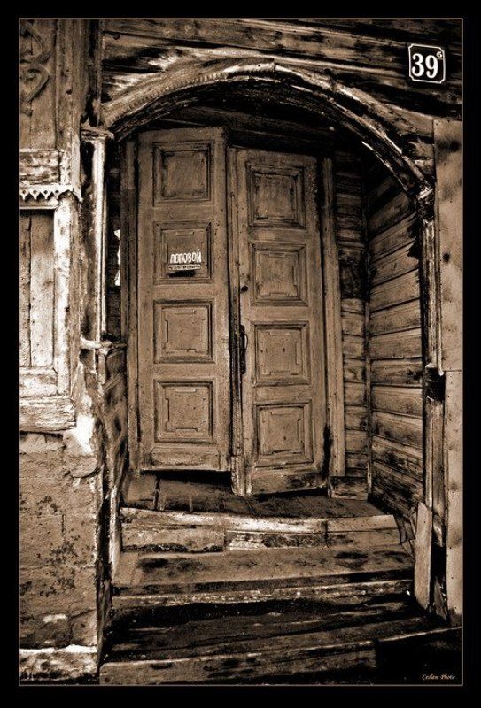 дом, дверь, деревянный А старый пес давно исдох фото превью