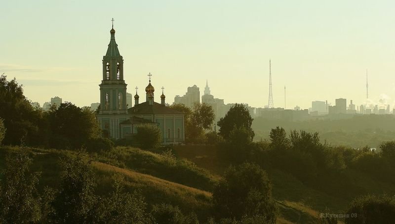 город,купола,золото,храм,церковь,кулешов,москва,крылатское Утро на окраине большого города... фото превью