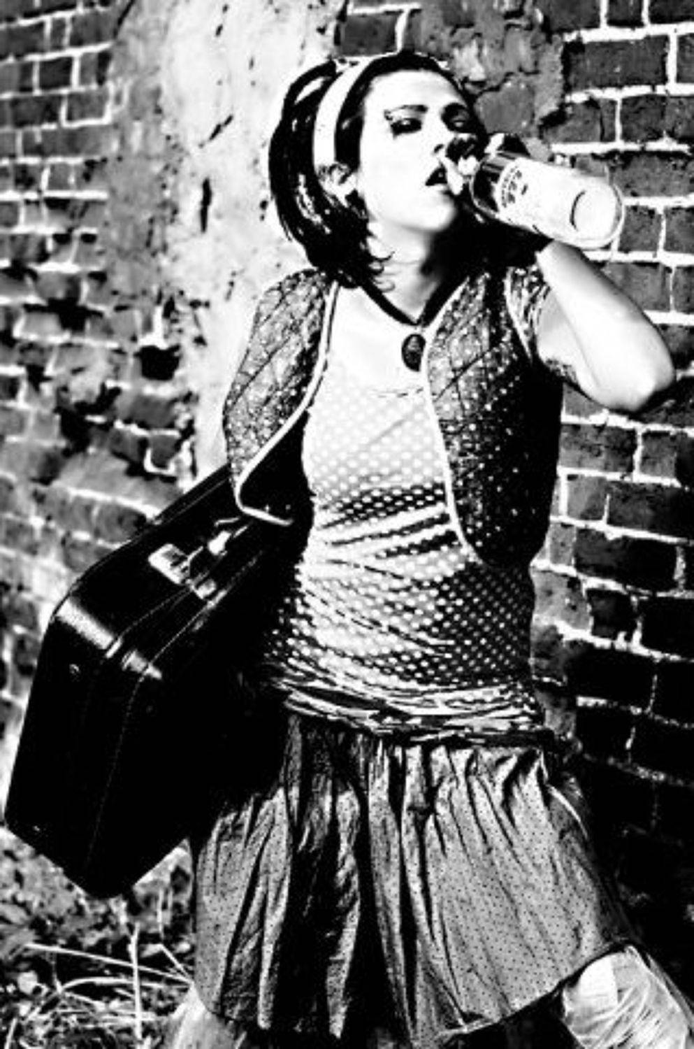 фрик, чернобелое, чемодан, Le`sha