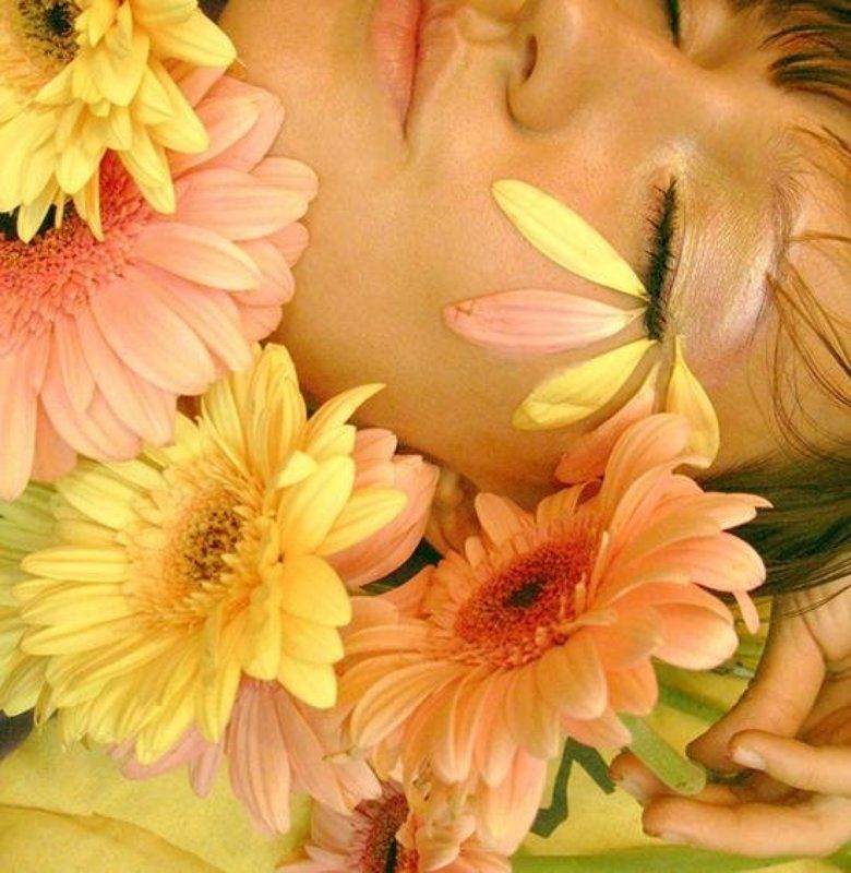 герберы,девушка,глаза. приземлённые чувства. фото превью