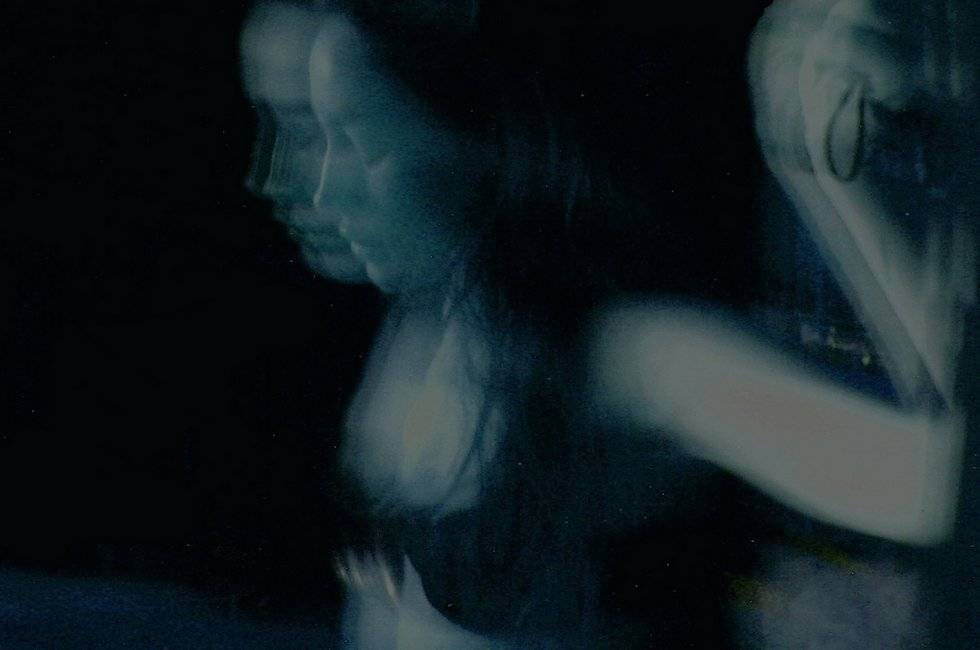 кто_угадает_что,у_нее_в_руке, -тому_приз,:), Deep in Violet