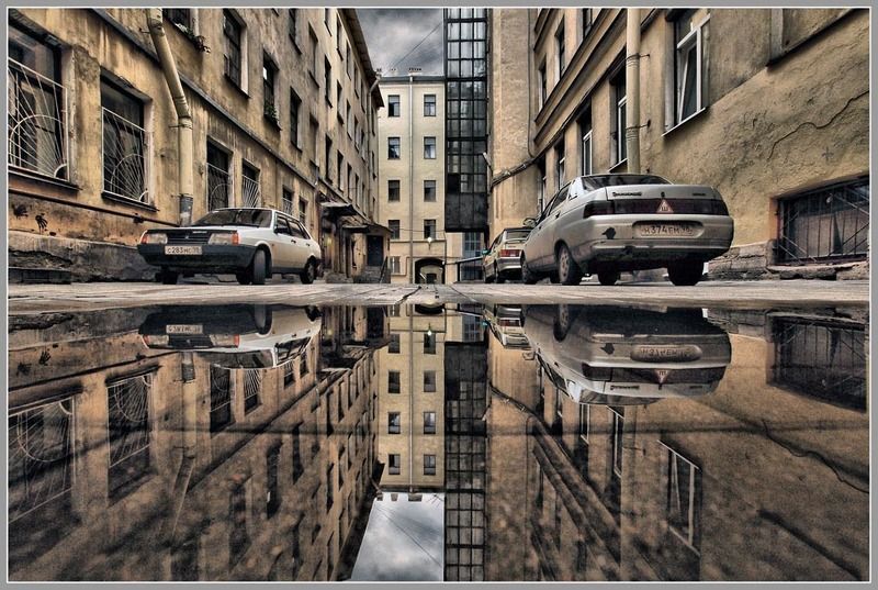 город,двор,машина,лужа,отражение,дом Петербург в зазеркалье... фото превью